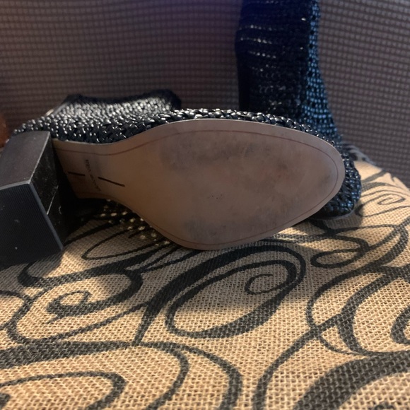 Dolce Vita Boots
Black woven ankle boots. Size 6 - Picture 5 of 5